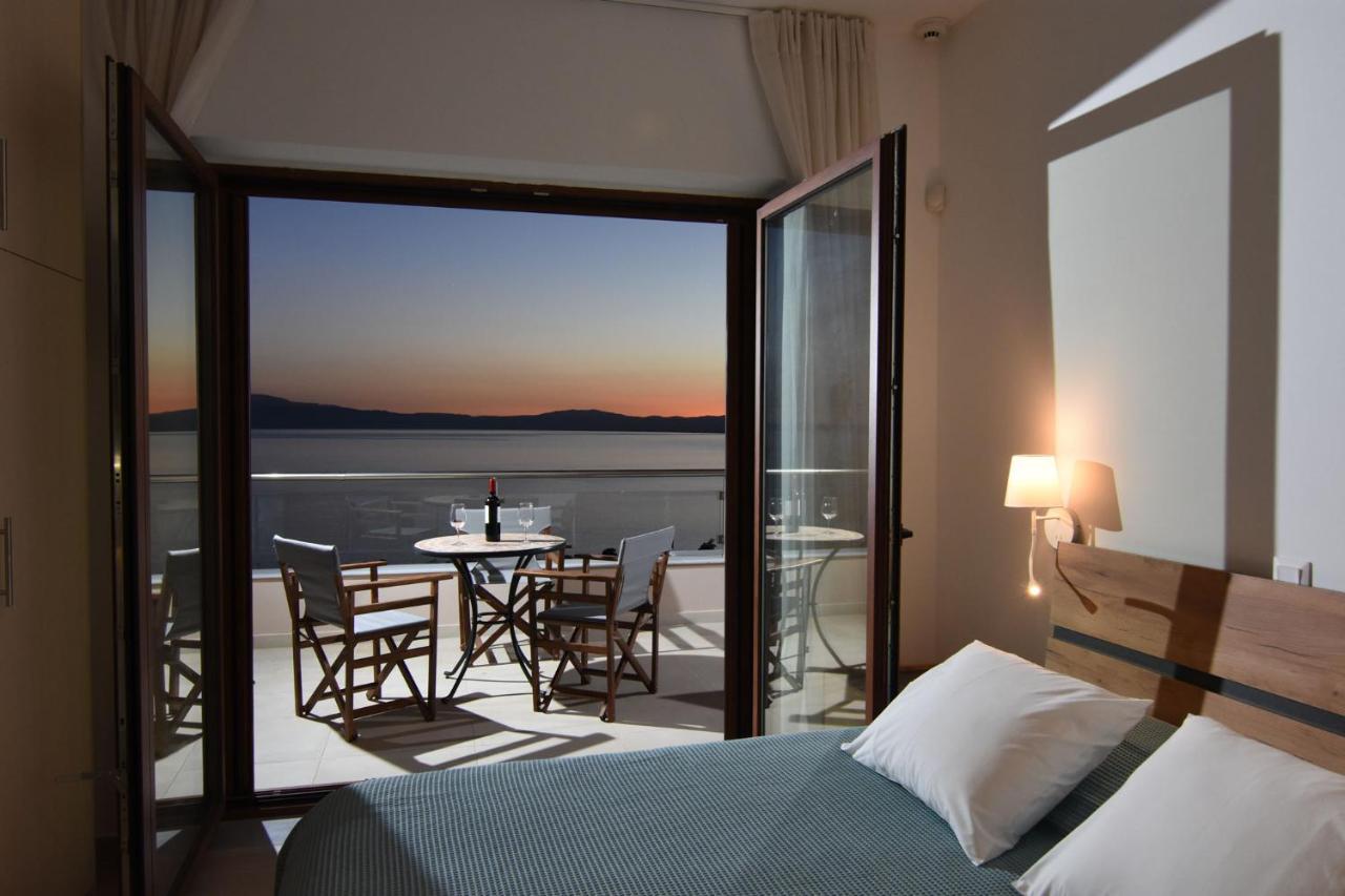 Villa Dafni - Infinite Sea Vistas With Private Pool Kalamáta Buitenkant foto