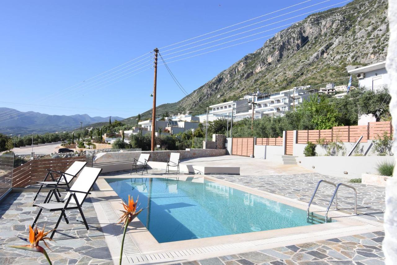Villa Dafni - Infinite Sea Vistas With Private Pool Kalamáta Buitenkant foto