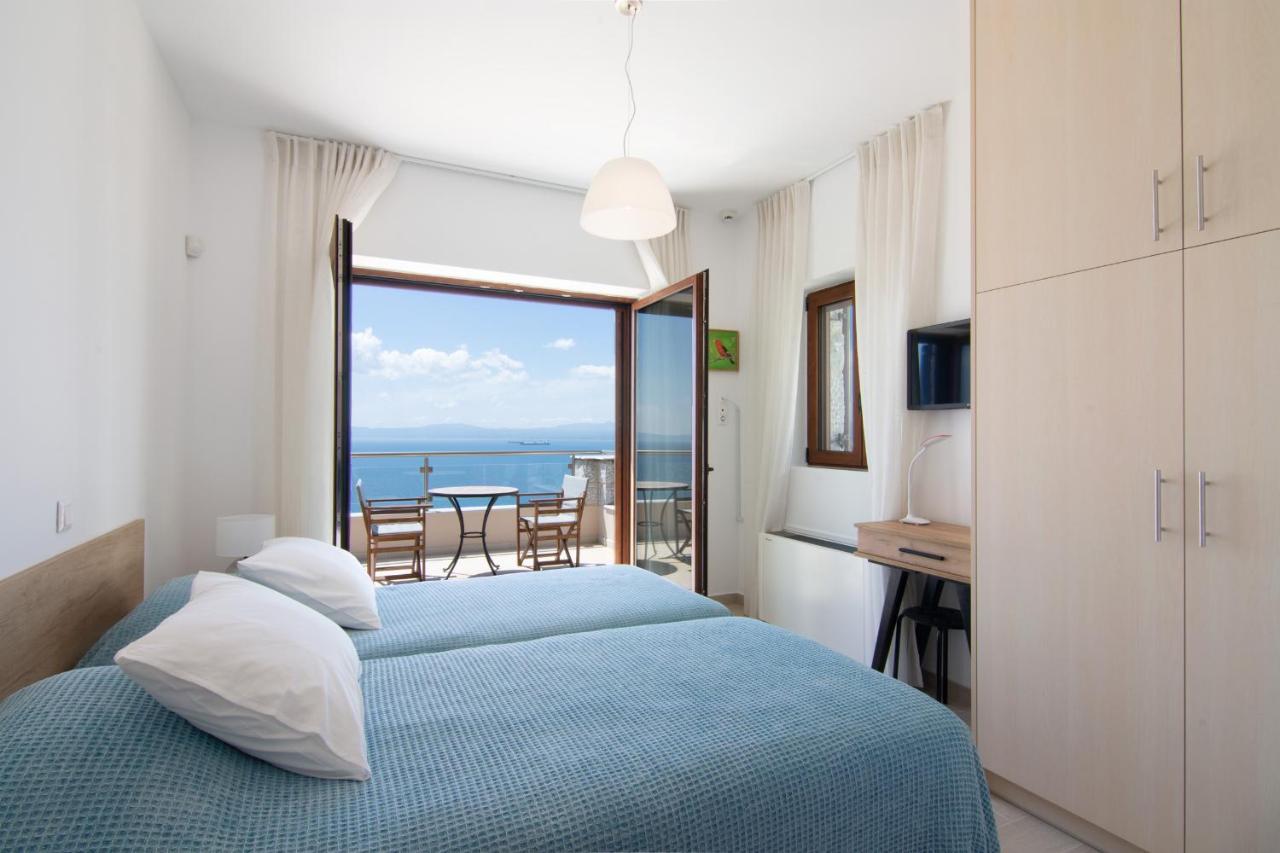 Villa Dafni - Infinite Sea Vistas With Private Pool Kalamáta Buitenkant foto